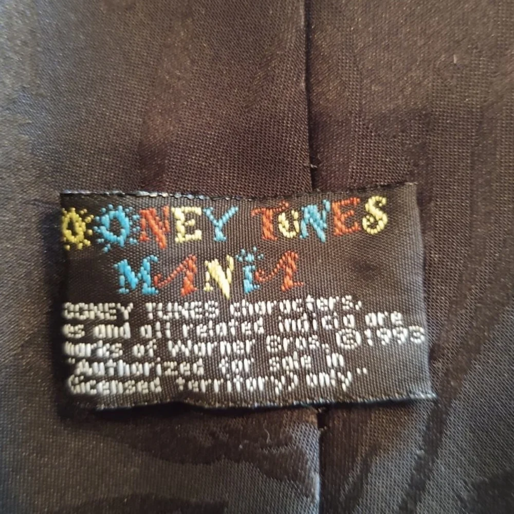 Looney Tunes Mania Pepe' Le Pew Tie!